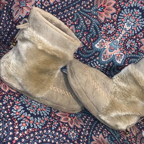 Fuzzy Slippers - Picture 2 of 3